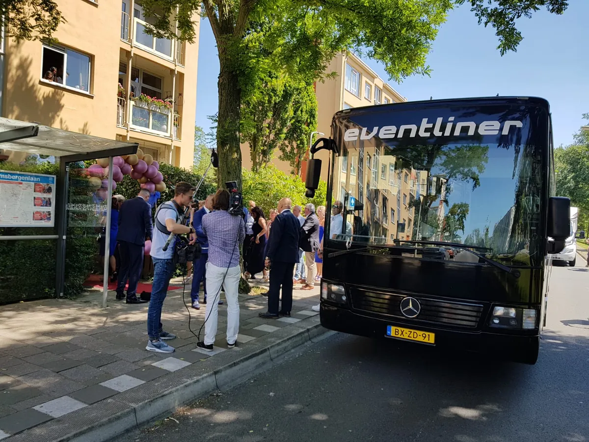 Eventliner-bus bij de bruiloft