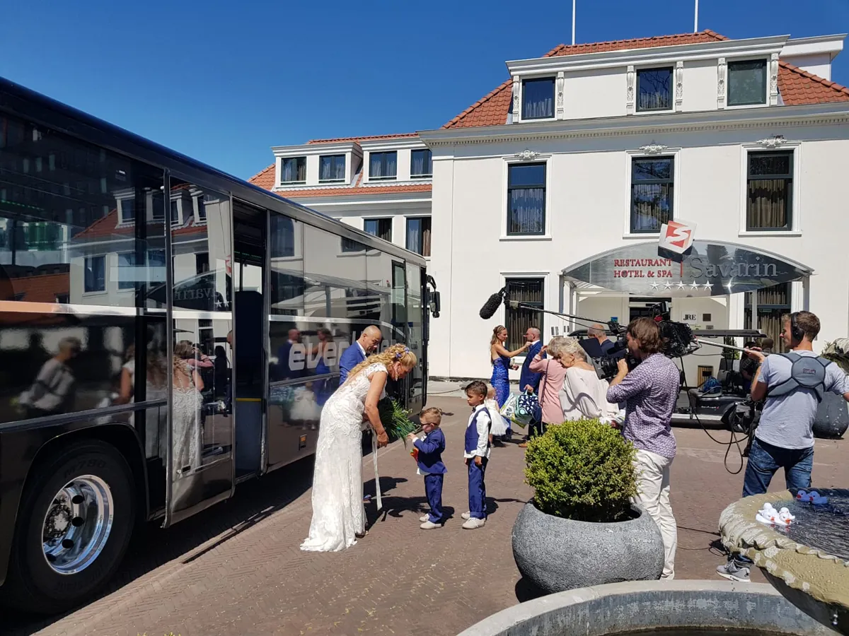 Eventliner-bus voor de trouwlocatie